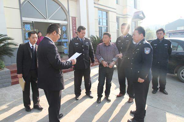 打击老赖_副本.jpg