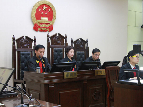 E:\互联网\2016外网资料\苏院长亲自开庭\院长开庭审理案件.jpg