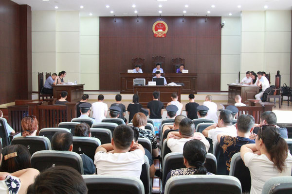 E:\互联网\2016外网资料\新建文件夹161009\石首法院法警大队顺利完成一起重大庭审警务保障任务\石首法院法警大队顺利完成一起重大庭审警务保障任务1.jpg