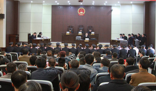 E:\互联网\2016外网资料\重大庭审简报\庭审现场（定）.jpg