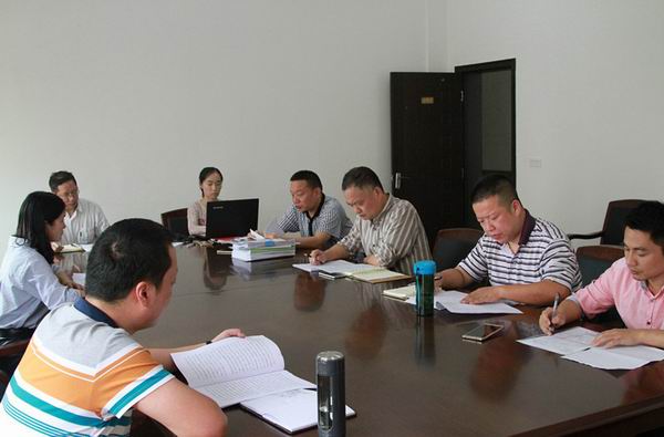 石首法院首次召开法官联席会议_副本.jpg