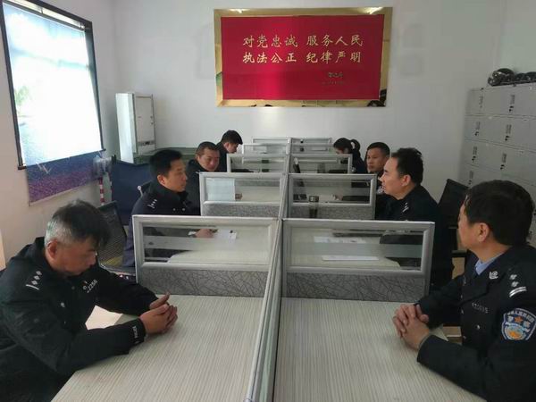 法警大队组织学习新修警务文件_meitu_1.jpg