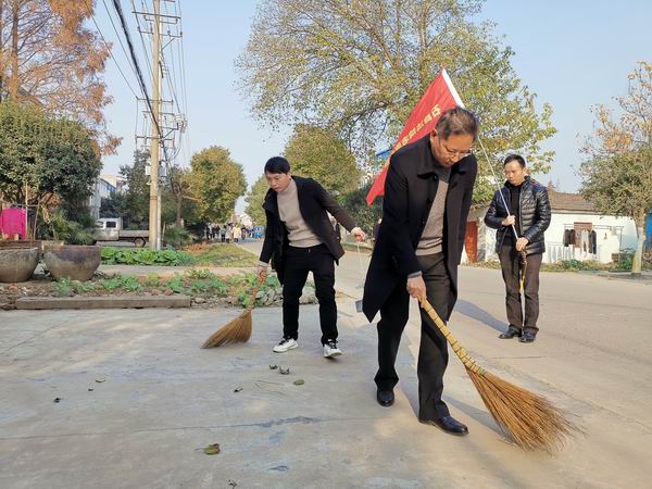 石首法院：清洁行动进社区1.jpg