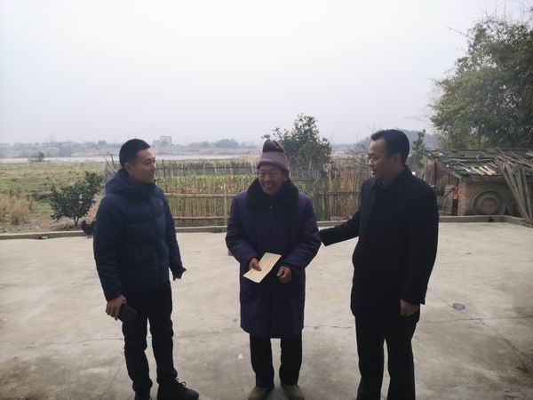 慰问贫困户22.jpg