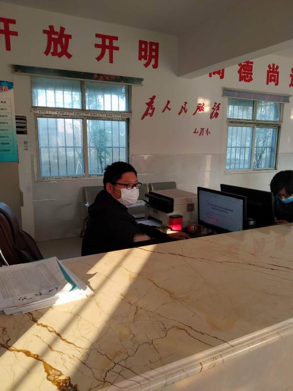 党员干警深入社区开展志愿活动  (2).jpg