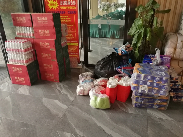 6石首法院为隔离人员捐赠物资.jpg