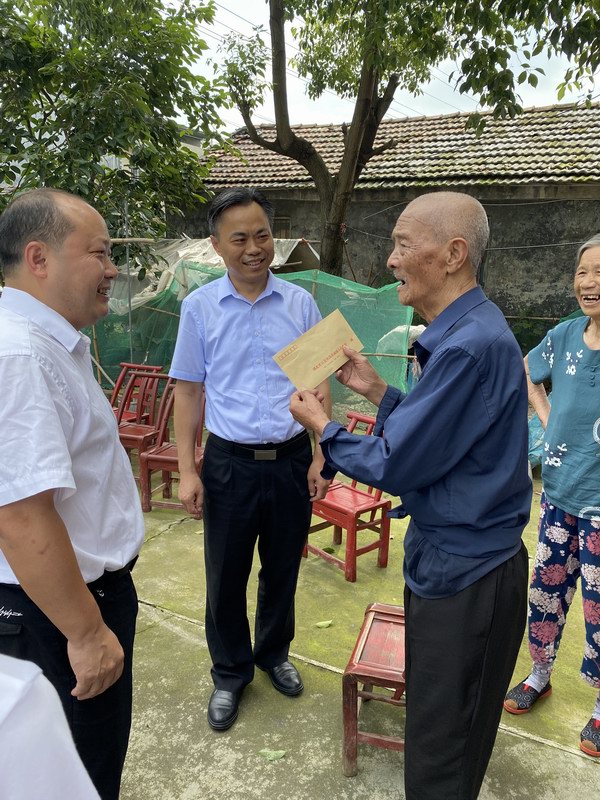 走访慰问.jpg