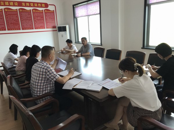 优化营商环境专班工作会议.jpg