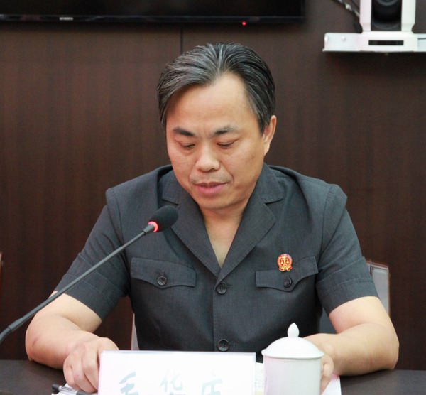 石首法院召开半年度总结会.jpg