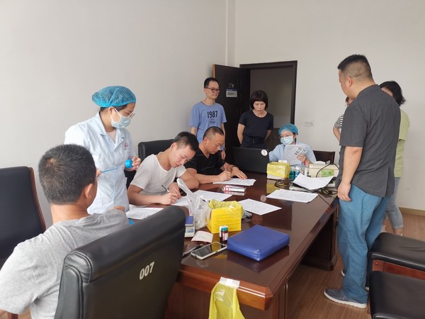 石首法院干警积极参与无偿献血活动3.jpg
