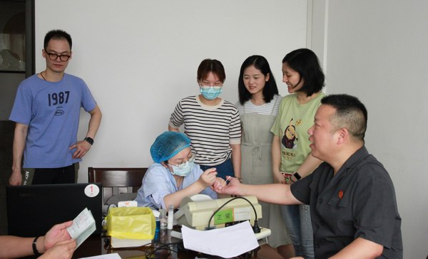 石首法院干警积极参与无偿献血活动4 (1).jpg
