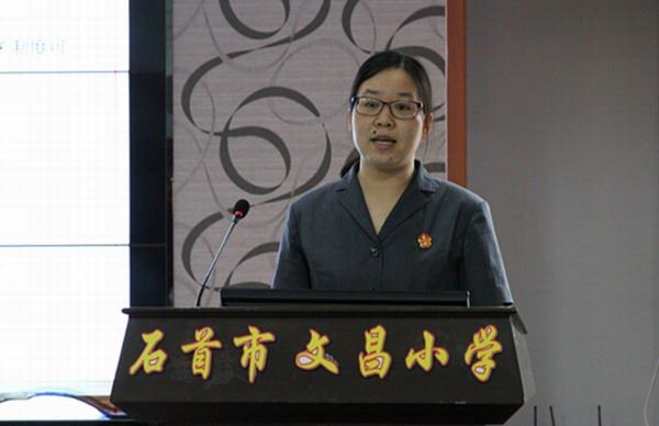 张义法官宣讲.JPG