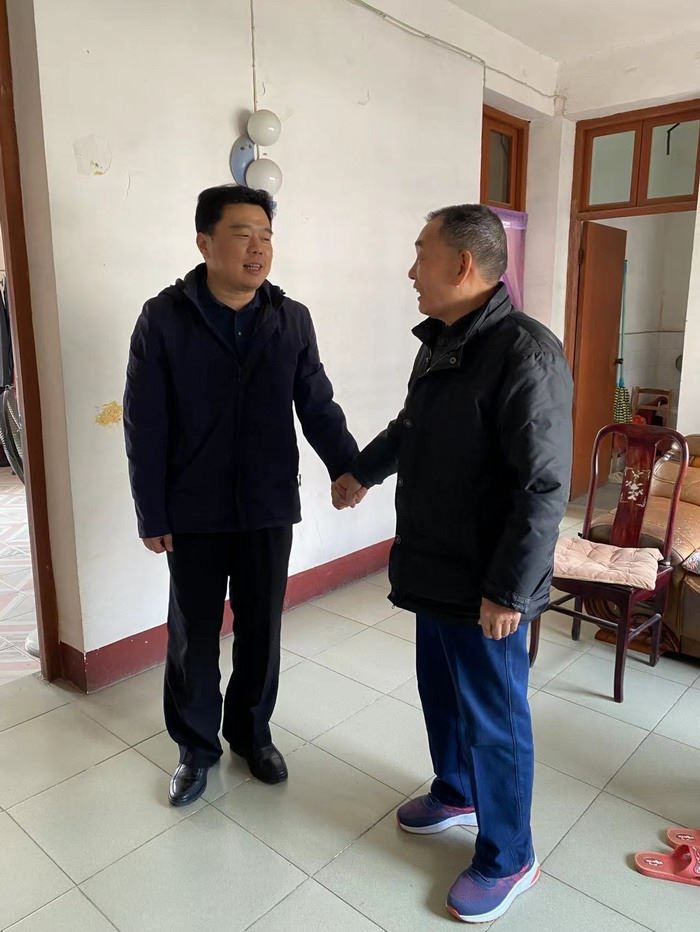 走访慰问退休老干部2.jpg