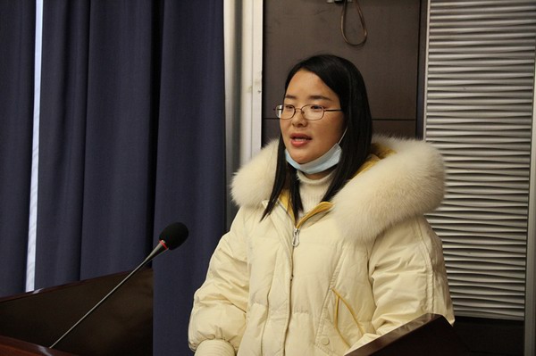 人民审判员代表张甜.JPG