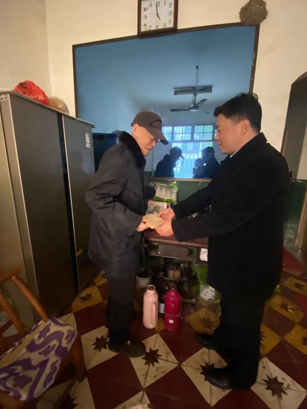 走访慰问照片 (3).jpg