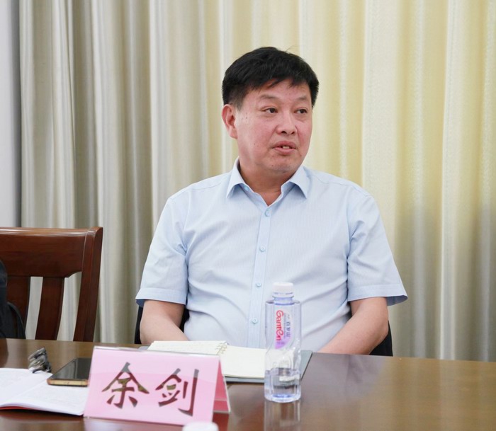 人大常委会主任余剑.jpg