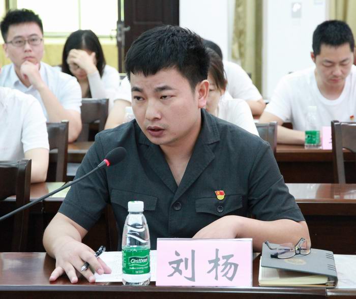 刘杨.JPG