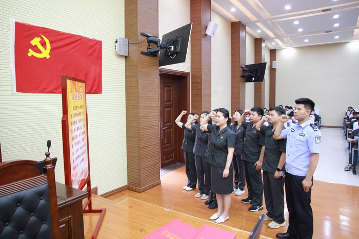 预备党员宣誓.JPG