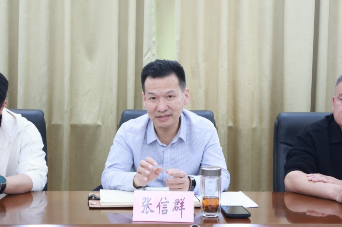 张信群.jpg