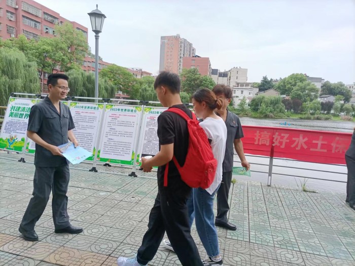 开展生态环境保护普法宣传.jpg